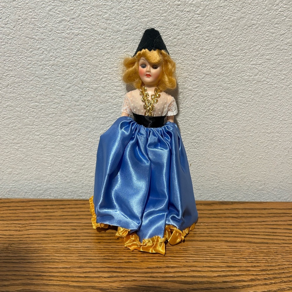 Five Vintage Arco Dolls in Colorful Dresses From Different Countries “1970” - Picture 5 of 14